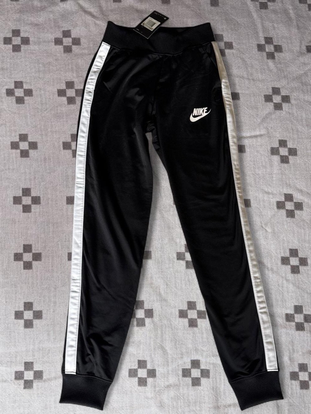 Nike Women’s Black Joggers - Picture 1 of 4